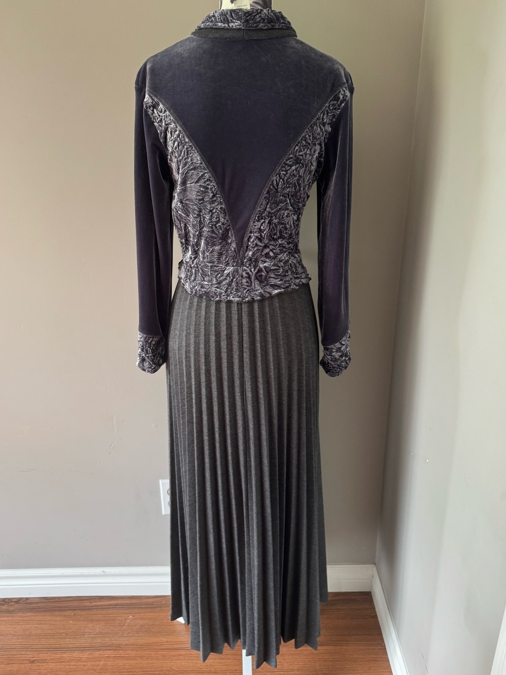 Vintage Cheerly Charcoal Velvet & Pleated Maxi Dress - Picture 4 of 7